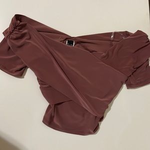 I’m selling a new Windsor shirt, with a kind of meat pink color